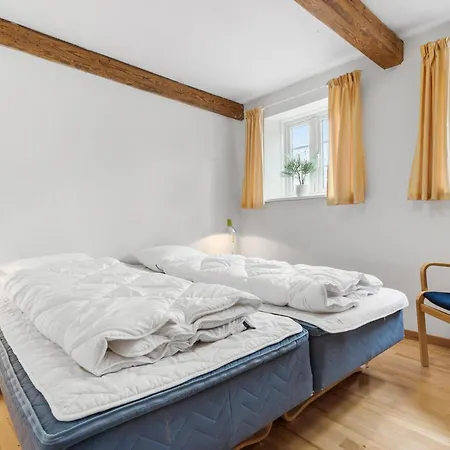 7 Bedroom In Рённе