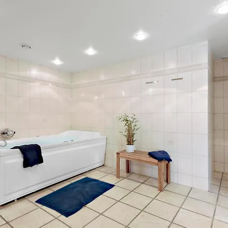 7 Bedroom In Prázdninový dům Rønde