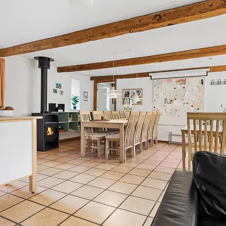 Casa de Férias 7 Bedroom Awesome In Rønde