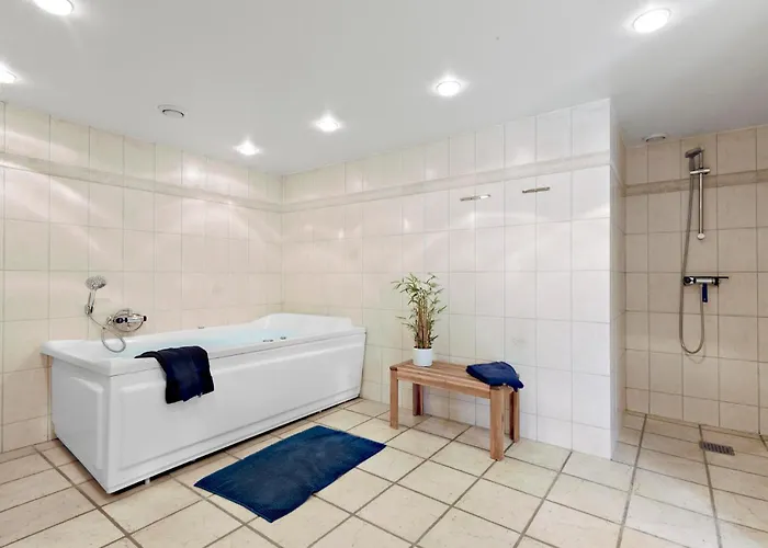 7 Bedroom Awesome In Semesterbostad Rønde