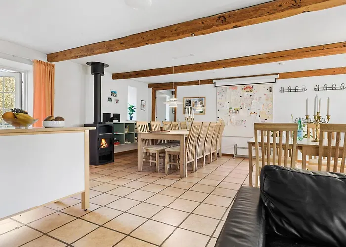 Casa de Férias 7 Bedroom Awesome In Rønde